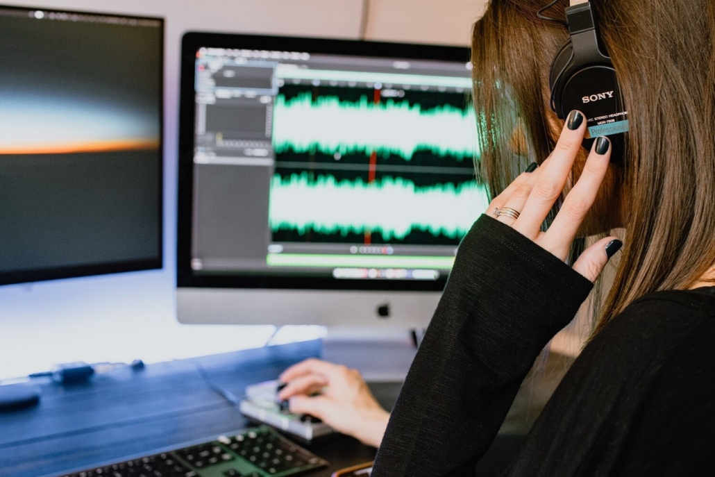 Podcast erstellen mit einer Audio-Schnittsoftware.