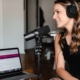 Expertin zu Gast in einem Unternehmens-Podcast auf YouTube